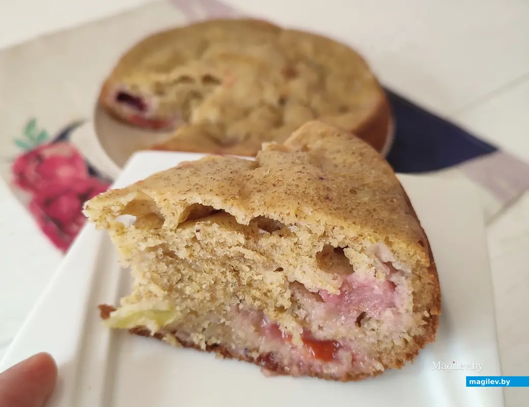 Готовим сами: сливово-яблочный пирог на йогурте.