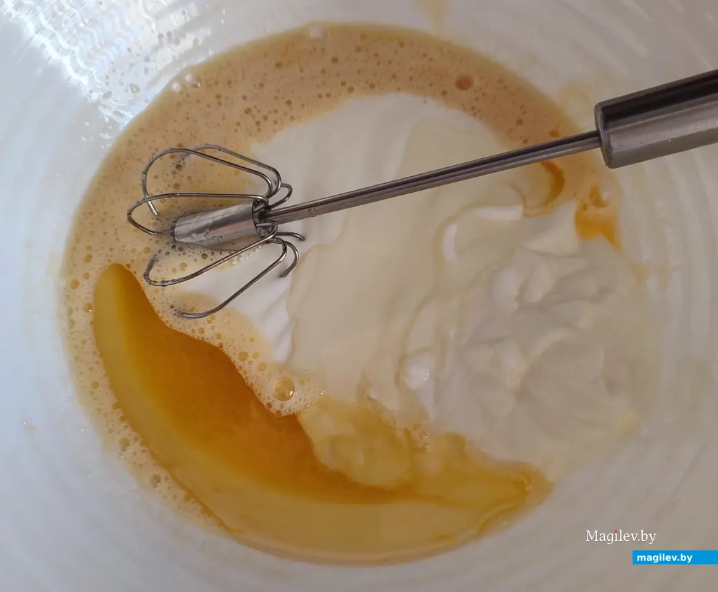 Готовим сами: сливово-яблочный пирог на йогурте.