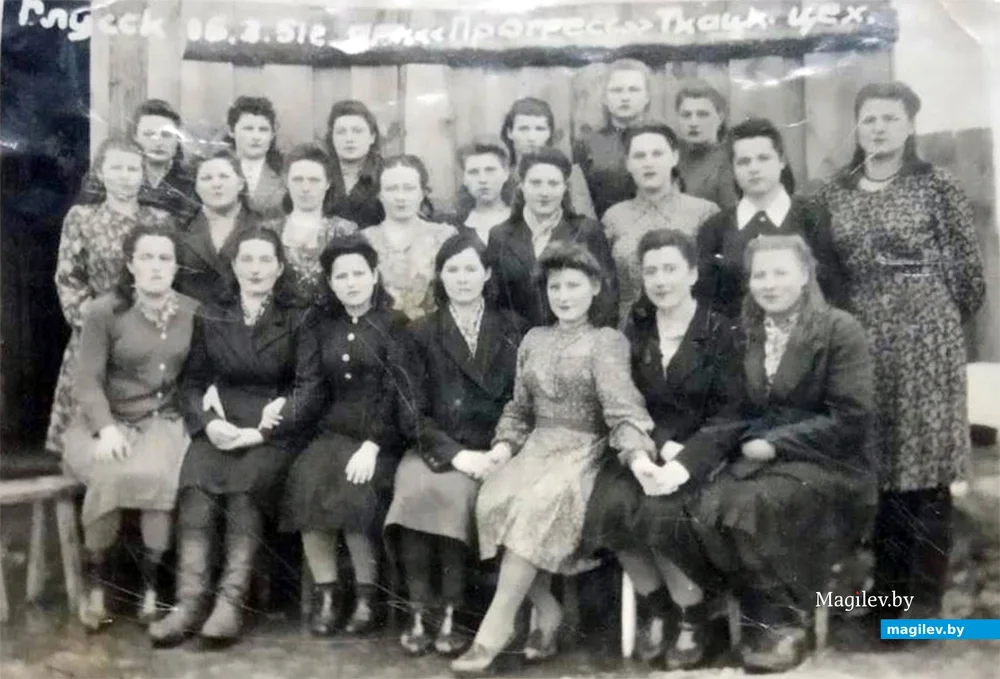 1951 год. Мама Николая Михайловича, Ольга Александровна в первом ряду крайняя справа.
