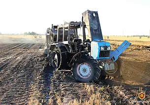 В Кировском районе на поле горел трактор: причину выяснили эксперты