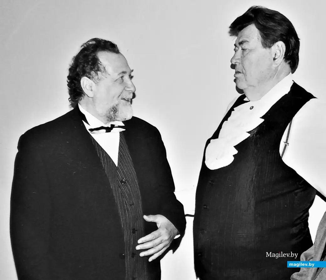 Могилев, 1990-е годы. Владимир Браиловский (слева) и народный артист СССР оперный певец Борис Штоколов.