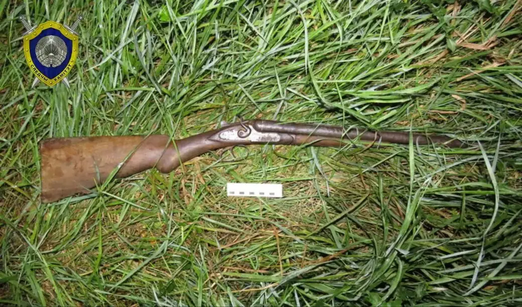 Жителя Лунинецкого района подозревают в причинении смерти по неосторожности. Мужчина во время охоты выстрелил в односельчанина, который позже умер. Фото СК