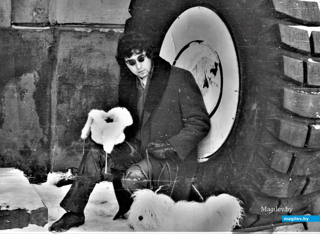 1970-е годы. Могилев. Филипп и белая собака.