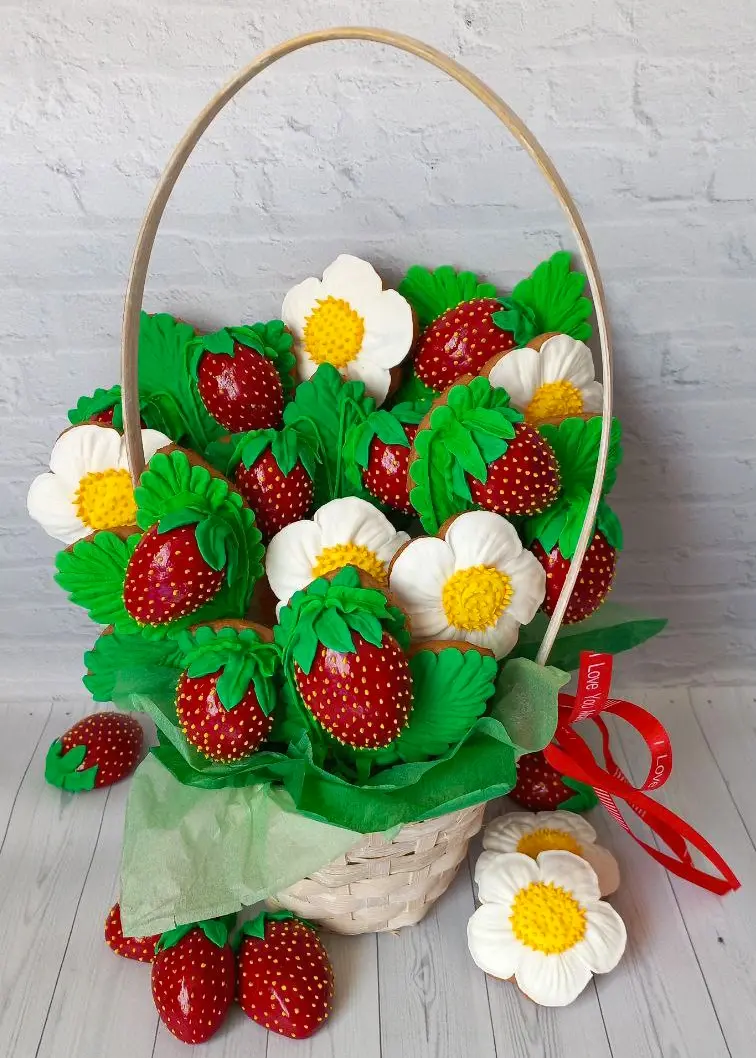 Десерты, изготовленные Натальей Башкировой.