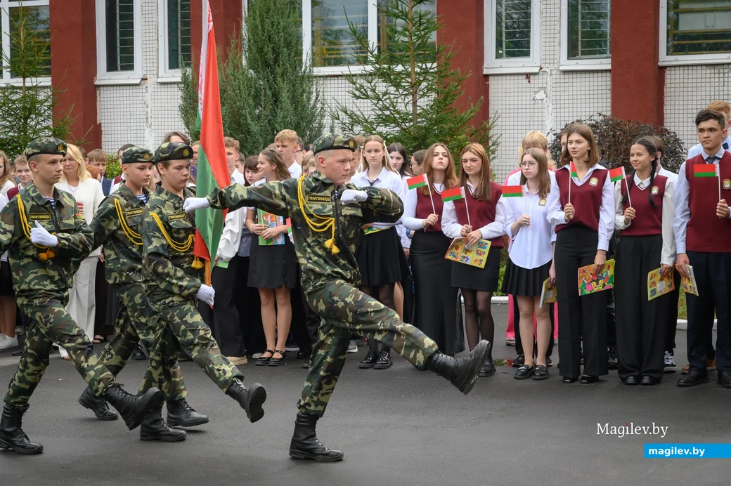 02.09.2024. Ул.Семенова,34. Начало учебного года в средней школе №17