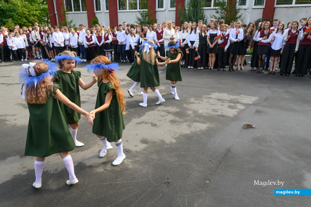 02.09.2024. Ул.Семенова,34. Начало учебного года в средней школе №17