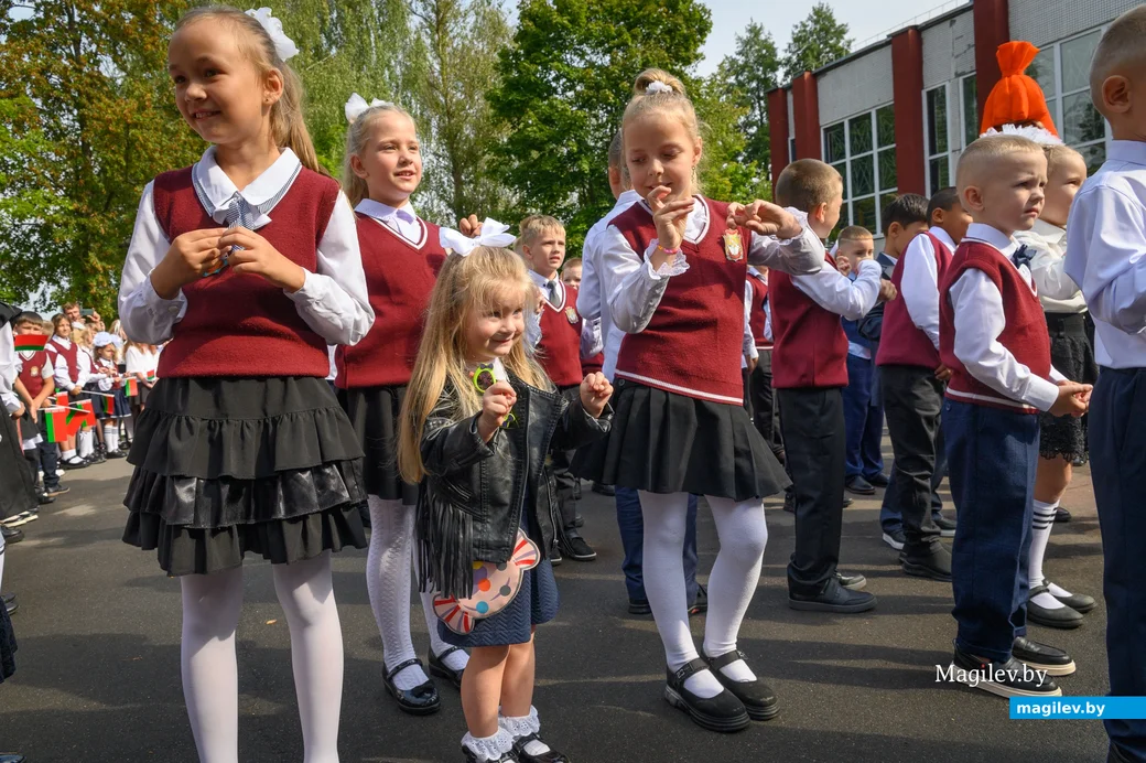 02.09.2024. Ул.Семенова,34. Начало учебного года в средней школе №17