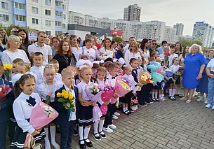 Первый раз в 1-й класс  Торжественная линейка прошла в Могилевской средней школе №45  Фотофакт