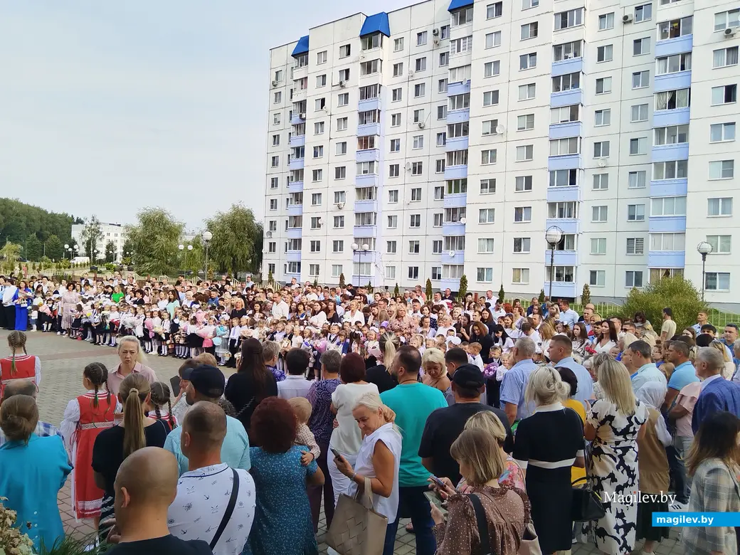 02.09.2024 г. Могилев. Торжественная линейка в средней школе №45.