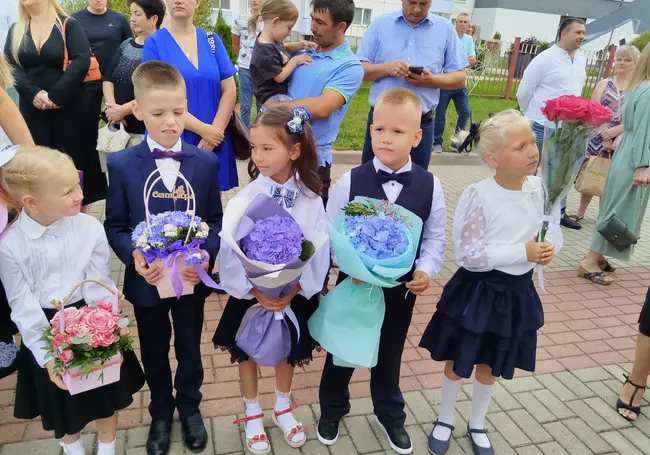 240 тысяч школьников из многодетных семей получат единовременную помощь к новому учебному году