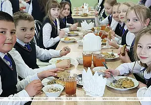 В Беларуси работает чат-бот по вопросам организации питания в школе