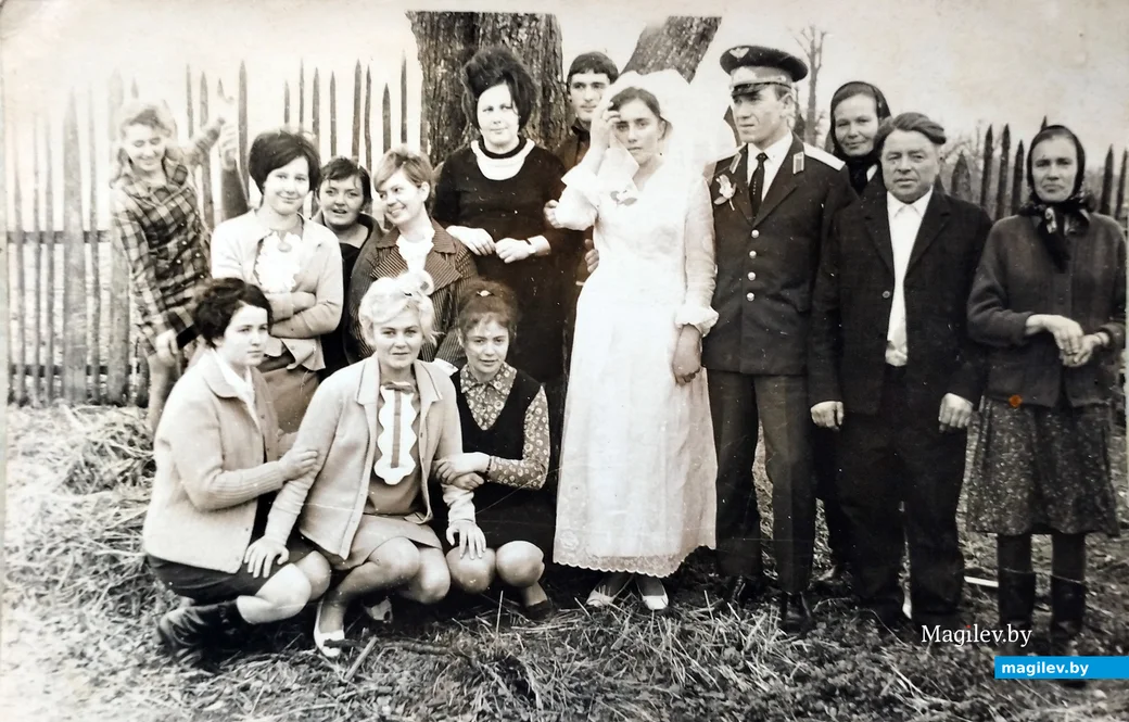 1970 год. Свадьба в Заполье. Справа от жениха отец невесты Иосиф Михайлович Кирдун и мама Анна