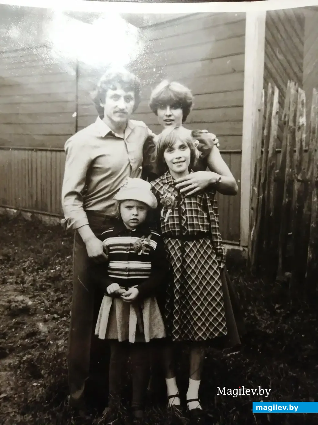 1980-е. Зинаида, сестра Ольги Иосифовны (справа), дочка Елена Домашевская (в клетчатом платье).