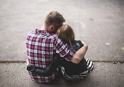 «Парень настаивает на интимной близости, я к этому еще не готова