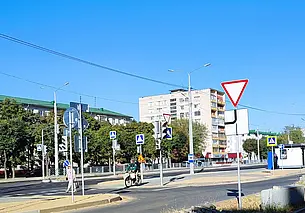 Около остановки «Октябрьский» в Могилеве вместо одного пешеходного перехода теперь четыре