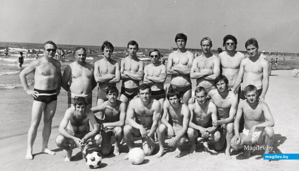 1976 год. Литовская ССР, курорт Паланга. Боевой состав могилевского футбольного «Днепра».