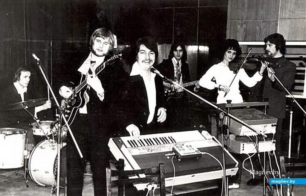 1970-е годы, Могилев. Выступает ВИА «Романтики» (за клавишами Александр Шабалин, слева Виктор