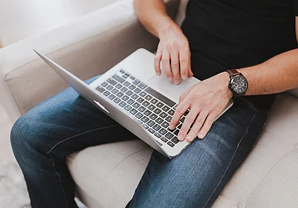 Работа «на удаленке»: как правильно оформить и что нужно иметь ввиду объяснили в Минтруда