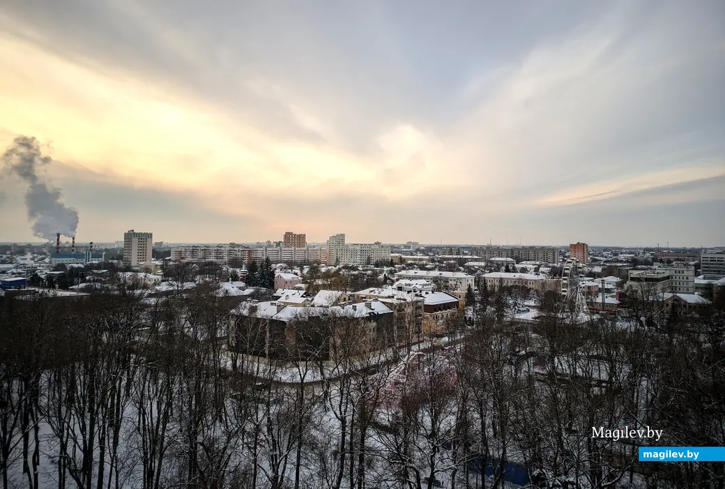 Вид на Сож с башни обозрения на территории дворцово-паркового ансамбля в Гомеле. 7.01.2024 г