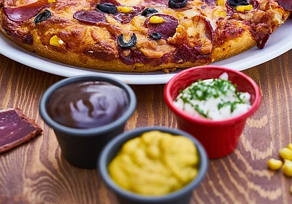 Чем заменить майонез в салатах: рецепты вкусных, а главное – полезных заправок