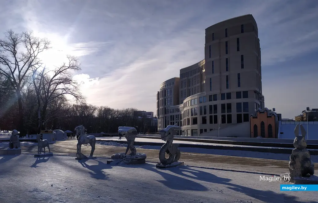 13.01.2024 г. Минск, парк им.Горького. Световые фигуры в виде символов года по восточному календарю.