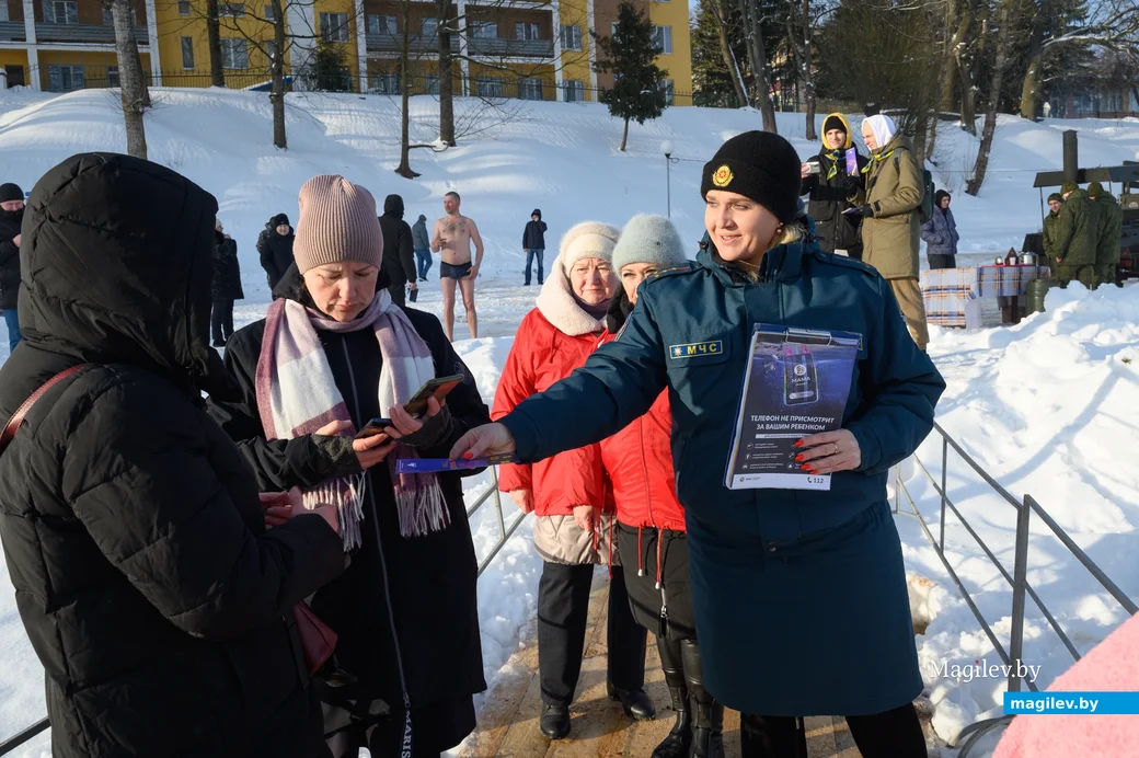 19.01.2024. Пляж санатория им. В.И.Ленина. Традиционное Крещенское окунание в ледяную купель на