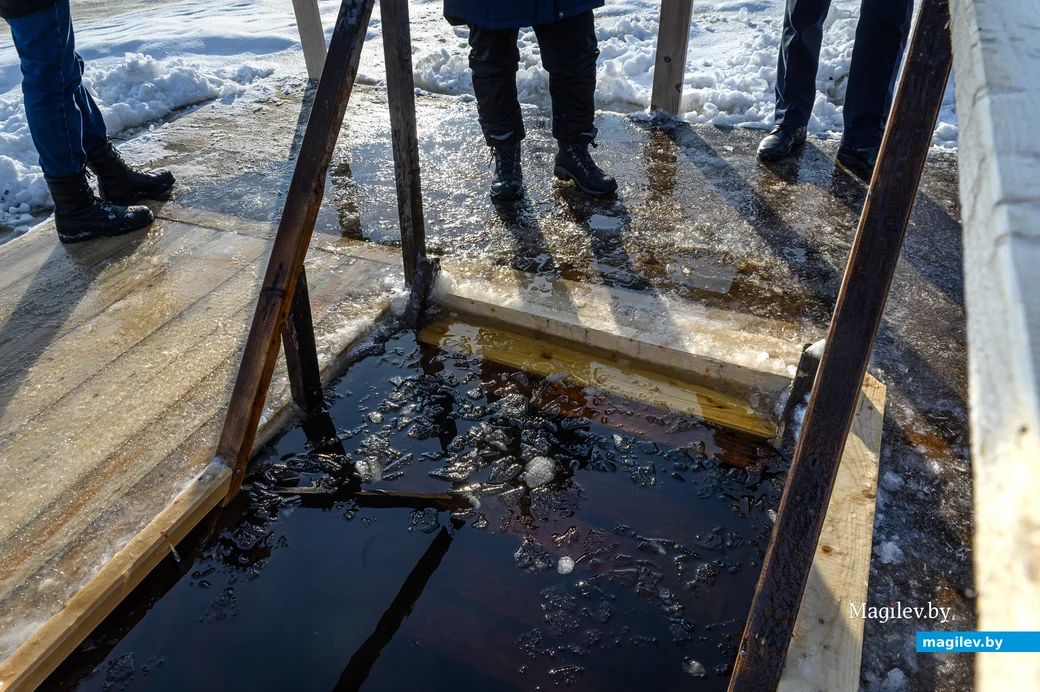 19.01.2024. Пляж санатория им. В.И.Ленина. Традиционное Крещенское окунание в ледяную купель на