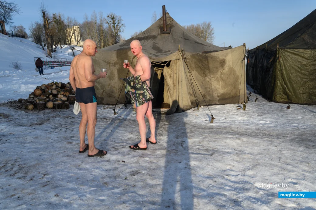 19.01.2024. Пляж санатория им. В.И.Ленина. Традиционное Крещенское окунание в ледяную купель на