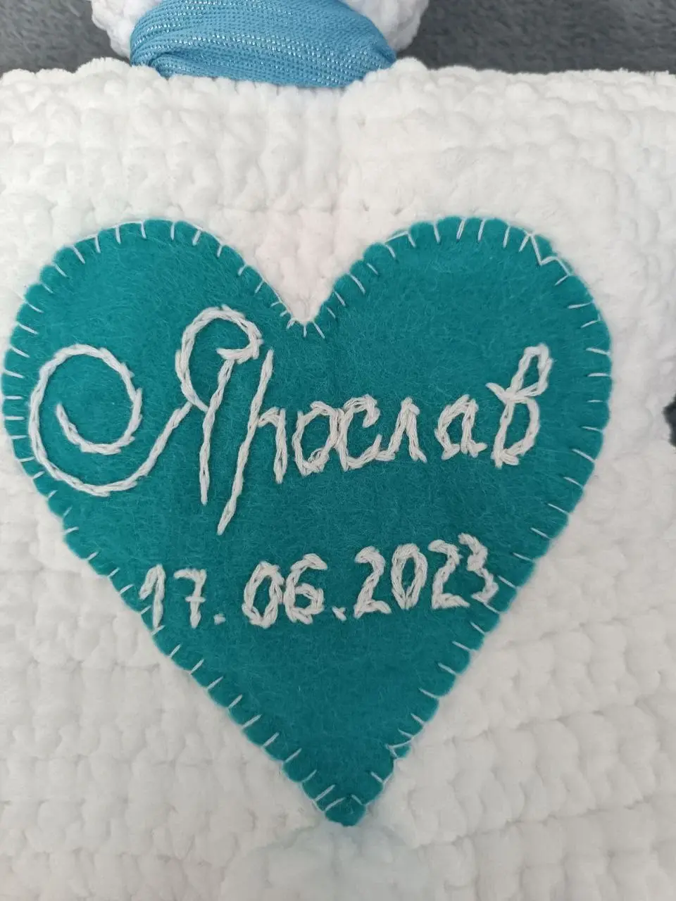2023 год. Могилев. Конверт для новорожденного с вышивкой, изготовленный Юлией Логиновой.