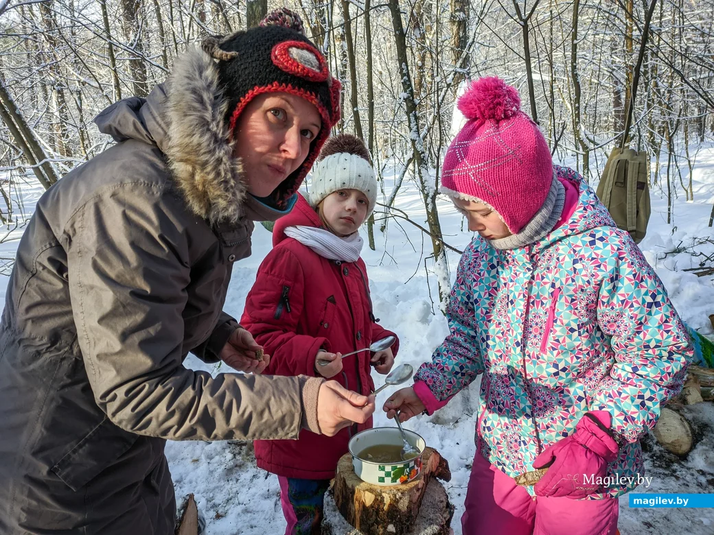 21.01.2024. Бобруйск. Всемирный день снега отметили туристы клуба «Родина» в лесопарковой зоне у