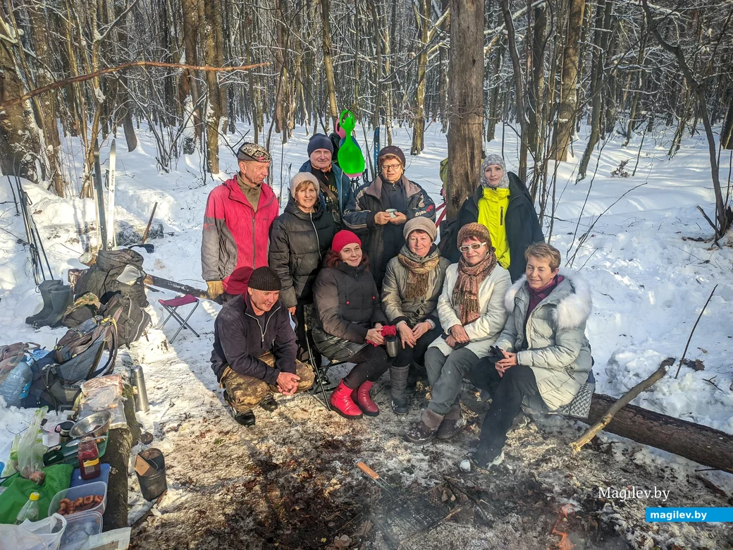 21.01.2024. Бобруйск. Всемирный день снега отметили туристы клуба «Родина» в лесопарковой зоне у