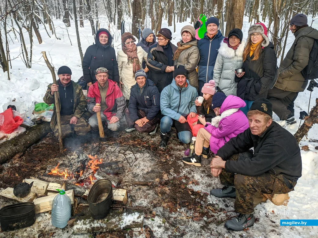 21.01.2024. Бобруйск. Всемирный день снега отметили туристы клуба «Родина» в лесопарковой зоне у