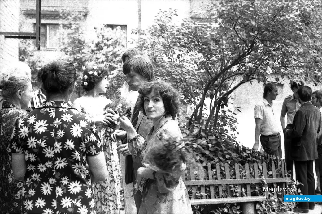 Лето 1981 года, Могилев, двор по улице Крыленко. Свадьба Игоря и Галины.