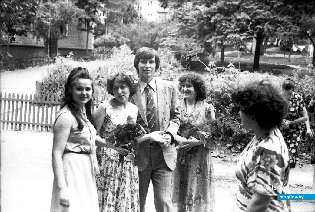 Лето 1981 года, Могилев, двор по улице Крыленко. Свадьба Игоря и Галины.