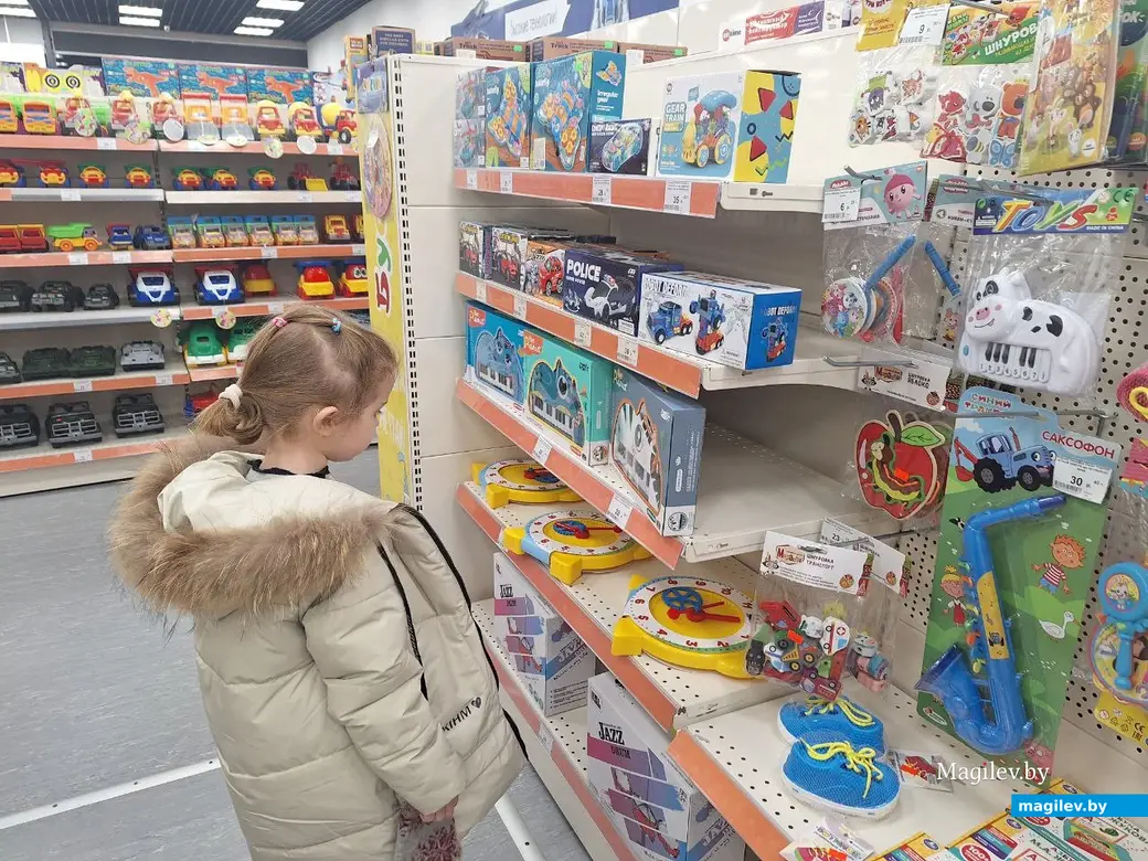 29 января 2024 г. Могилев, Минское шоссе, ТЦ «Парк Сити». Полки в «Бусліке» поредели, но магазин продолжает работать.