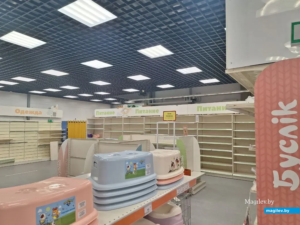 29 января 2024 г. Могилев, Минское шоссе, ТЦ «Парк Сити». Полки в «Бусліке» поредели, но магазин продолжает работать.