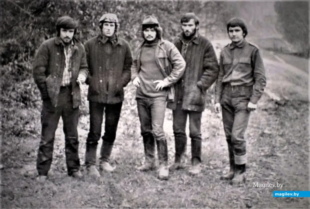 Осень 1978 года, под Могилевом. Посередине – Валентин Михайлов.