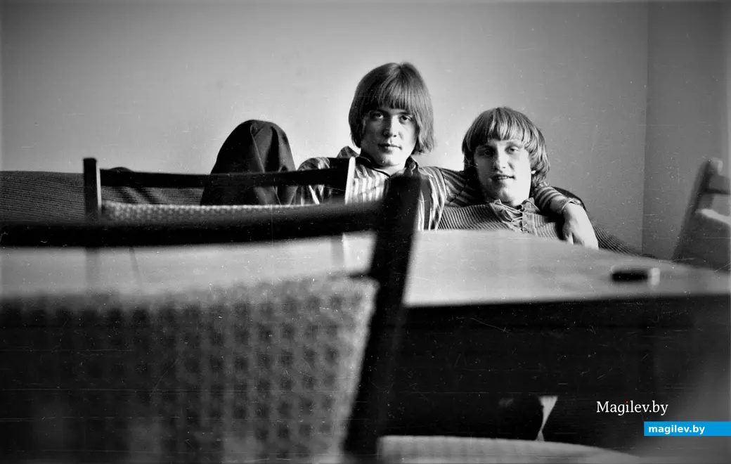 Лето 1973 года, Могилев. Вася Мак (слева) и Андрей Самойлов: на крыше хорошо, а дома у Мака лучше.