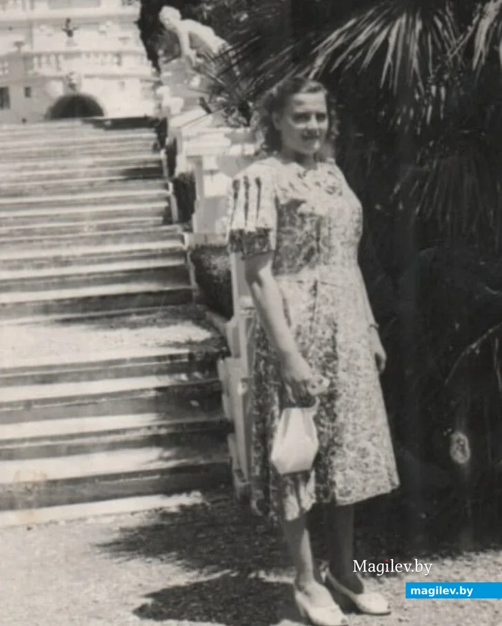 Сочи, 1953 год. Евгения Филипповна Матуль на отдыхе.