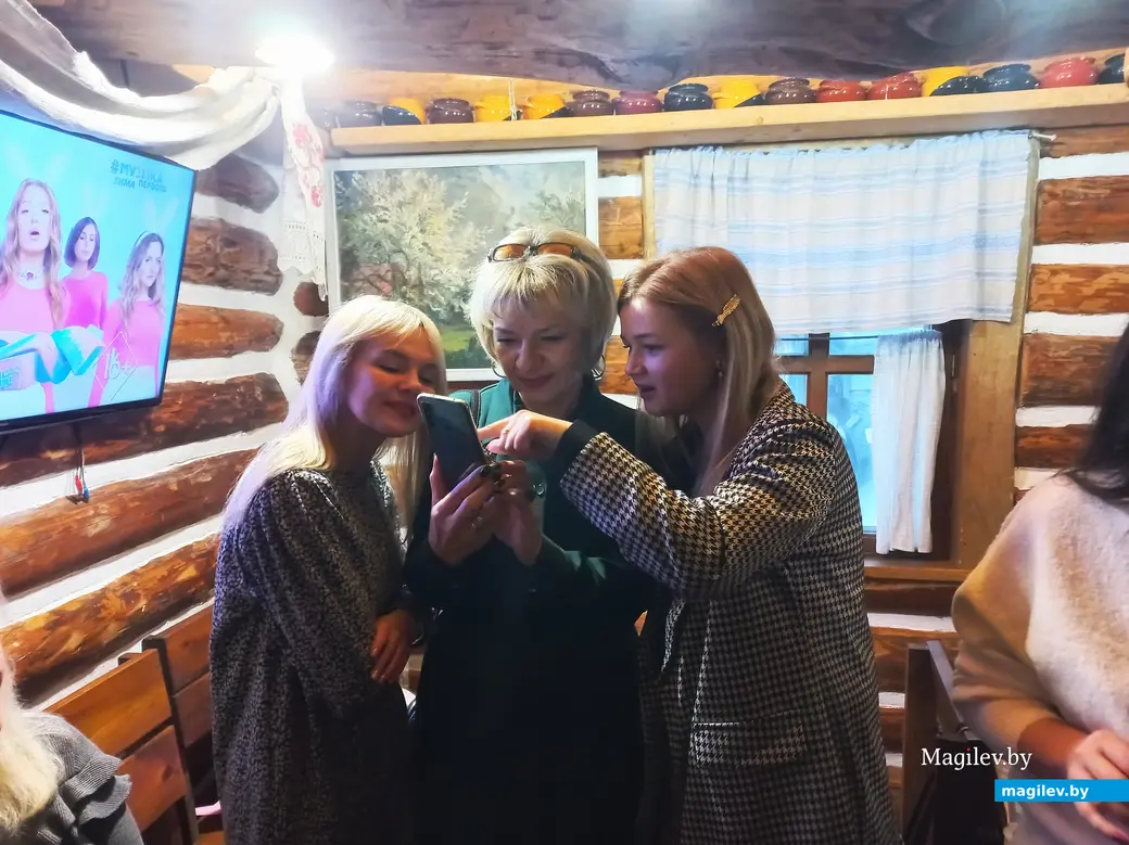 03.02.2024 г., Могилев, встреча одноклассников. Наталья Юрьевна и ее бывшие ученицы.