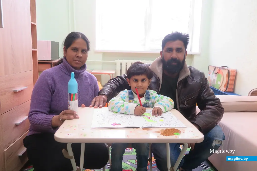 Зима 2024 г. Могилев, Кризисный центр Красного Креста. Мигранты ни на что не жалуются, но от холодной белорусской зимы пребывают в шоке.