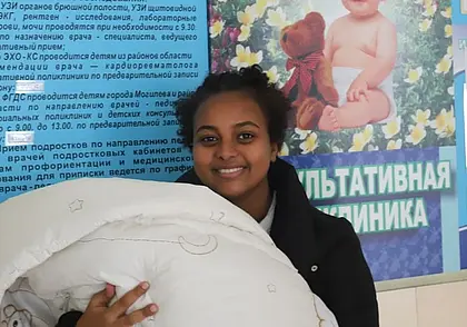 Мигрантка из Эфиопии родила в Могилеве дочку, а сейчас живет с ней в Славгороде