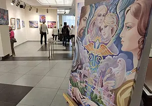 «Вечная женственность»: в Могилеве открылась выставка картин о любви