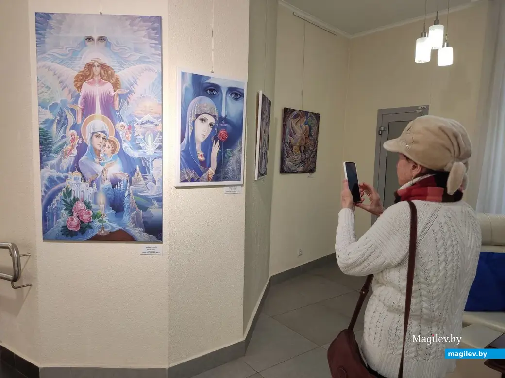 9.02.2024 г. Могилев, выставочный зал. На открытии арт-проекта «Вечная женственность»