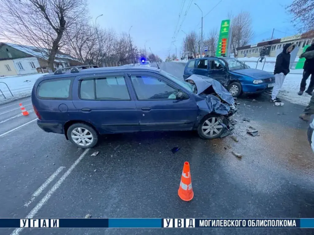 В Могилеве два автомобиля не поделили дорогу. Есть пострадавший | magilev.by