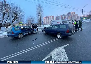 В Могилеве два автомобиля не поделили дорогу. Есть пострадавший