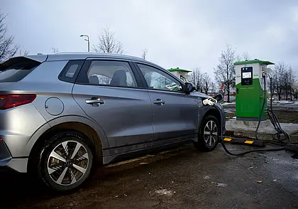 Электромобили в Беларуси больше не смогут пользоваться парковками бесплатно