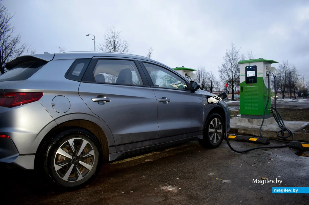 7.02.24, Бобруйск. Электромобиль «BYD E2» на зарядке.
