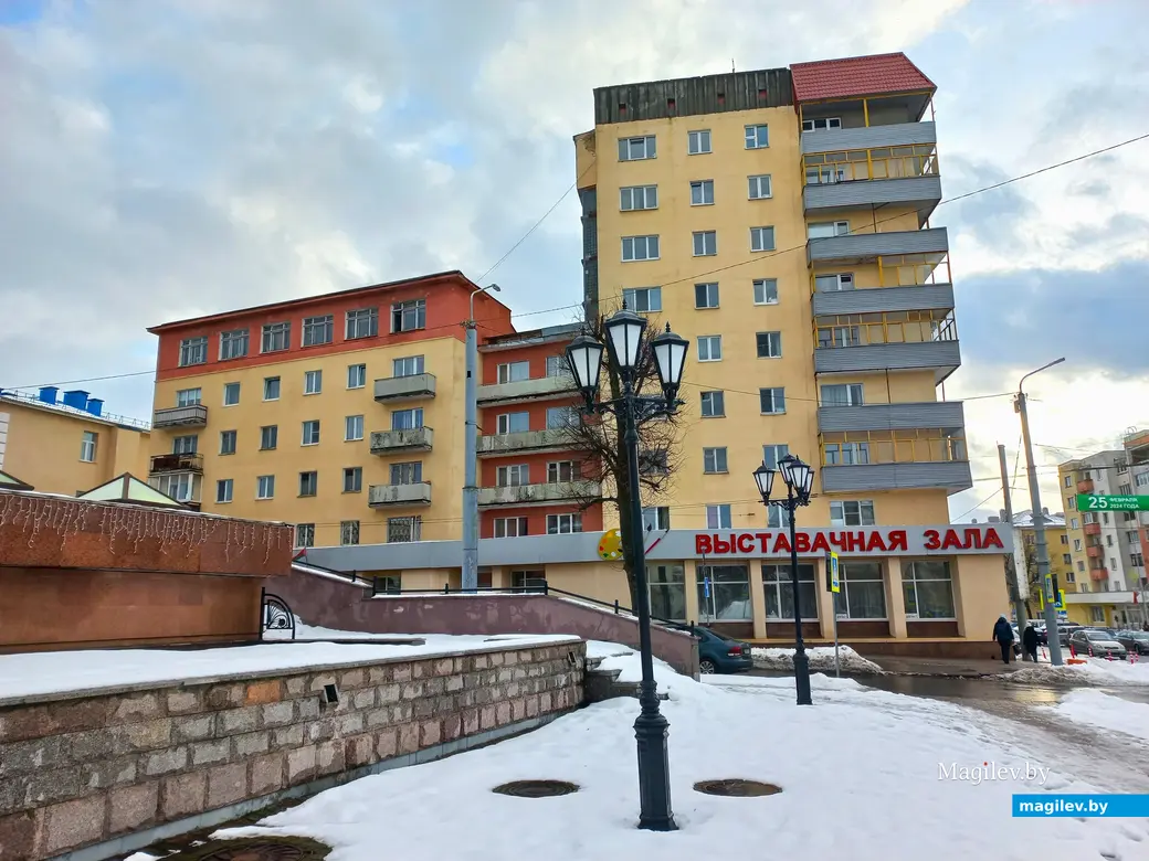 Февраль, 2024 г., Могилев. Мастерская Игоря Адамовича (слева приоткрытое окно на последнем, шестом этажа).