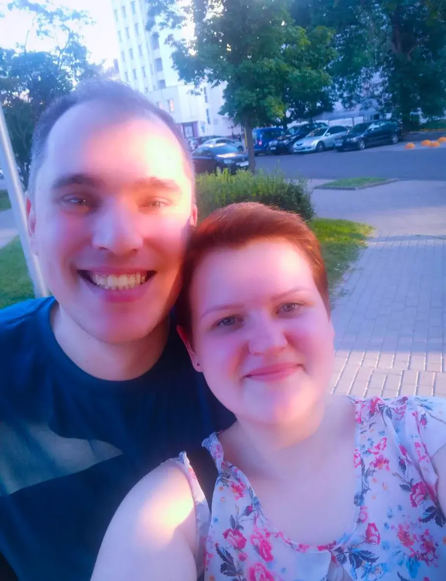 Юрий с Дианой на прогулке. Фото из семейного архива.